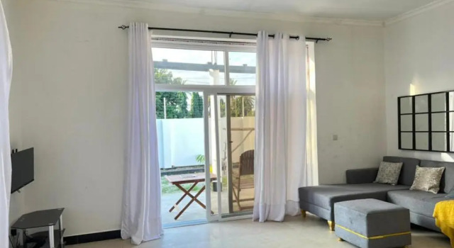 Inviting 1-bed Studio in Dar es Salaam, Buchen Sie Ferienwohnung Hotels in Daressalam mit Parkplatz, Parkplätze