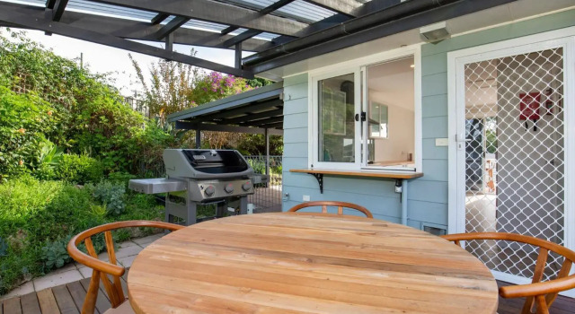 WindanSea Cottage - Pet Friendly - Ocean Glimpses