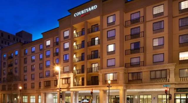Люкс Courtyard by Marriott Milwaukee Downtown