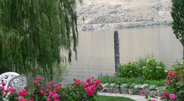 Lakeside Country Inn