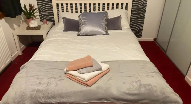 Impeccable 3- Bedroom House in Kirkcaldy, Buchen Sie Ferienwohnung Hotels in Schottland mit Parkplatz, Parkplätze