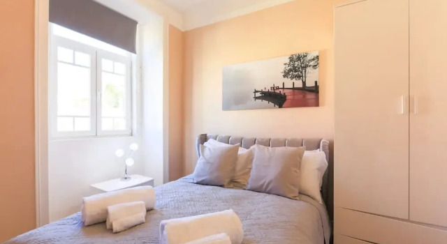 Airy Lapa 2 BR River and Bridge Views AC, Забронировать Апартаменты/квартира Отели Лиссабона с парковкой, рядом с Порт Лиссабона, Парковка