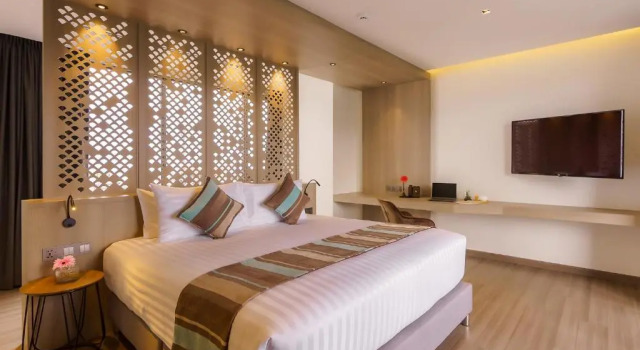 Двухместный люкс Jacuzzi King Отель Fifth Jomtien Pattaya