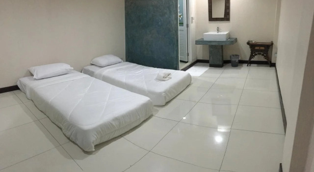 Mag and Ken Hostel