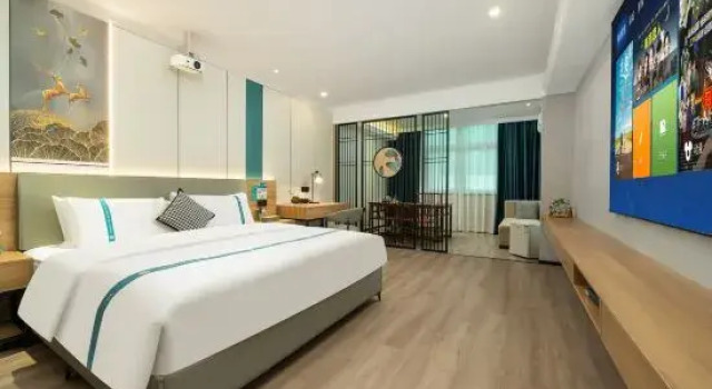 Люкс Deluxe City Comfort Inn Shenzhen Longhua Bus Station Qinghu Metro Station