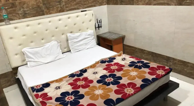 Номер Deluxe Goroomgo Gaurav Regency Hisar