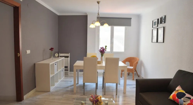 Homely Málaga Vialia con Parking, Забронировать Отель Отели Малаги с парковкой, рядом с Centro Comercial Larios Centro, Парковка