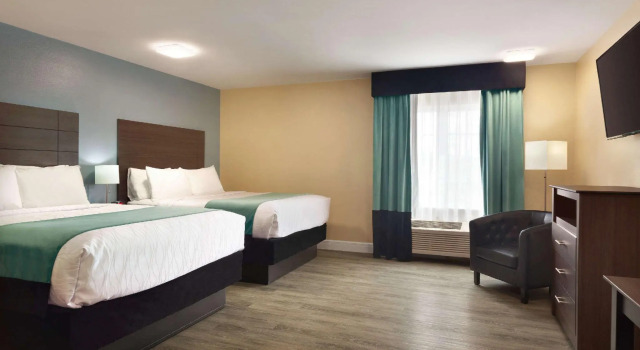 Четырёхместный номер Standard Hawthorn Extended Stay by Wyndham Saint Robert