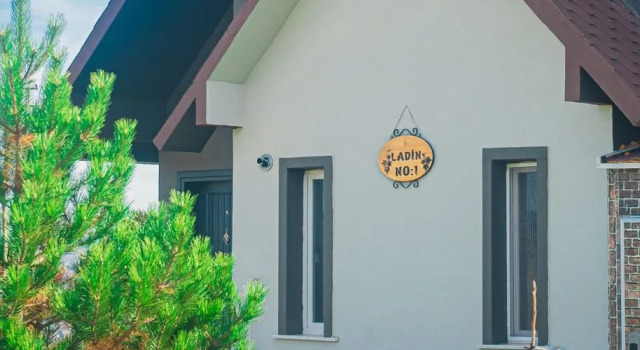 Villa Ladin, Đặt Biệt thự Yenicaga Thổ Nhĩ Kỳ