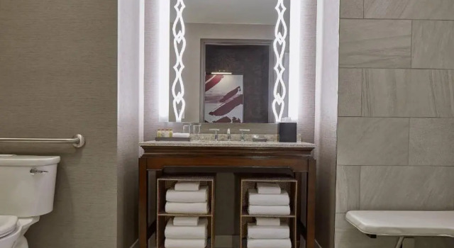 Номер Standard Renaissance Dallas at Plano Legacy West Hotel
