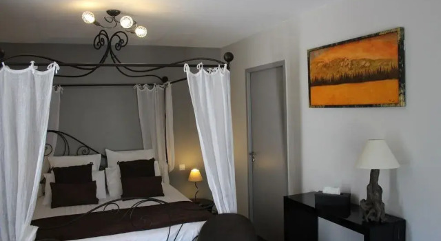 ISA&RIC, Rezerwuj Hotel Hotele w Orgon z basenem, Basen