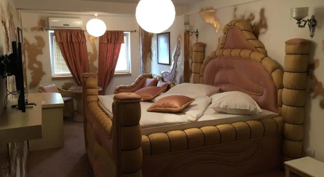 Трёхместный номер Standard Bali Colosseum Hotel