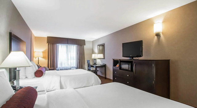 Четырёхместный люкс Clarion Inn Elmhurst - Oak Brook near I-88, I-290, I-294