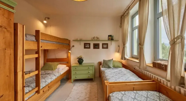 Beautiful Villa With Comfort, Rezerwuj Willa Hotele w Jizera Mountains z parkingiem, Parking