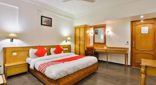 OYO 23288 Hotel Pinnacle, Rezervovat Hotel Hotely v Gujarat s parkováním, Parkování