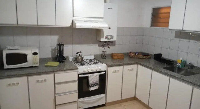 Апартаменты PARIS Departamento de pasillo amplio con lindo patio