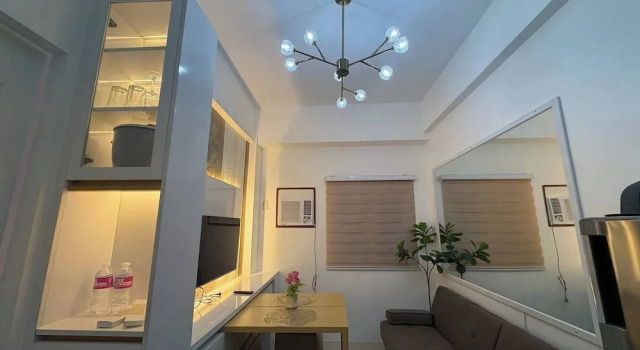 Near Mactan International Airport Condo With Private Entrance and Shared Pool, Boek Appartement Lapu-Lapu City 