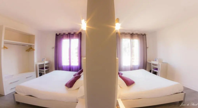 Четырёхместный номер Standard Logis Hôtel Le pont dArcole