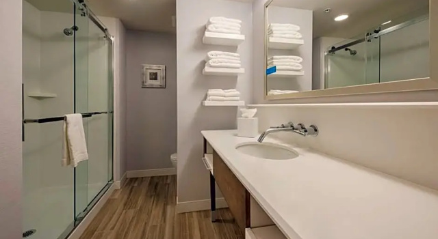 Run of House Hampton Inn & Suites Seattle/Redmond Wa