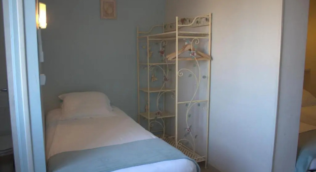 Четырёхместный номер Standard Logis Hôtel Le Clement V
