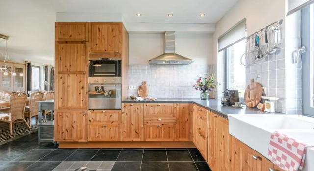 Коттедж Rustic Family Holiday Home for up to 8 People Located in the Green of the Countryside