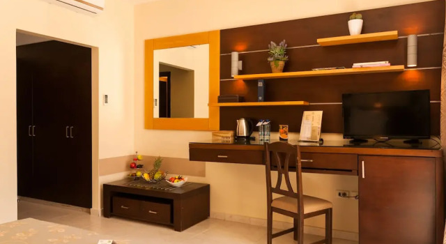 Номер Deluxe The Parisian Hotel