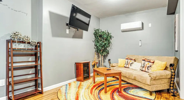 4 Mi to Dtwn Indianapolis: Quiet Apartment w/ Yard, Prenota Appartamento Hotel a Indiana con parcheggio, Parcheggio