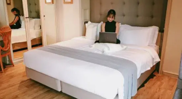 Люкс с видом на город THEA Private Suites by TH District