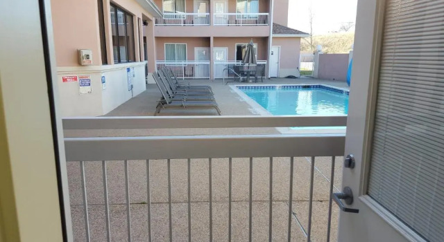 Номер Standard с балконом Country Inn & Suites by Radisson, Fort Worth West l-30 NAS JRB