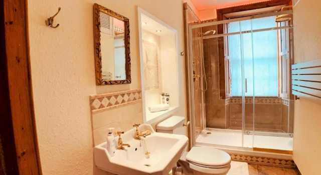 Апартаменты F2 Charming City Centre Apartment full of Character