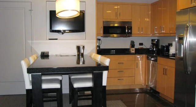 Люкс Suites at Elara Las Vegas Center Strip-No Resort Fees