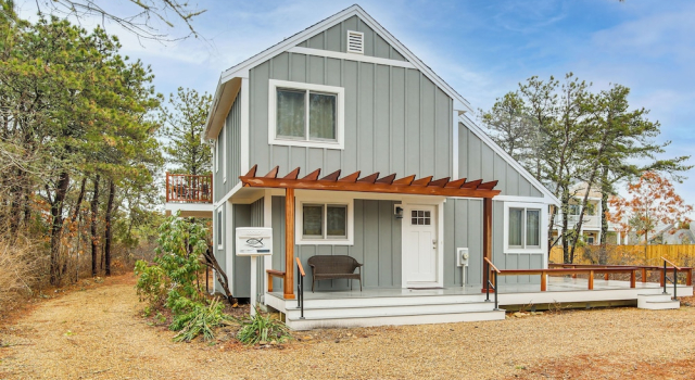 Коттедж 2 Mi to Main St & Beach! Family Home in Edgartown