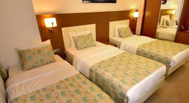 Трёхместный номер Comfort с балконом Yeniceri City Hotel