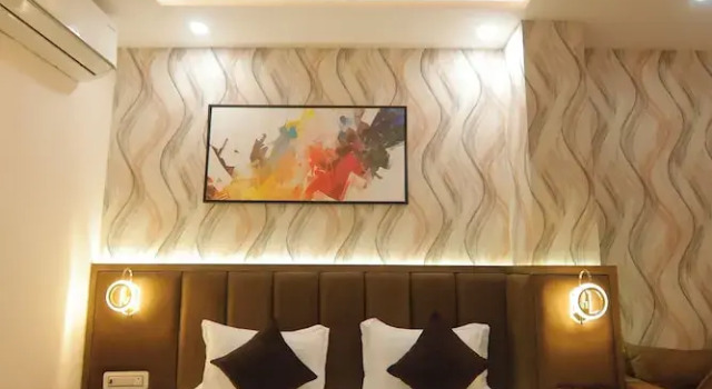 Номер Deluxe Treebo Premium Paarth Grand with Pure Veg Restaurant