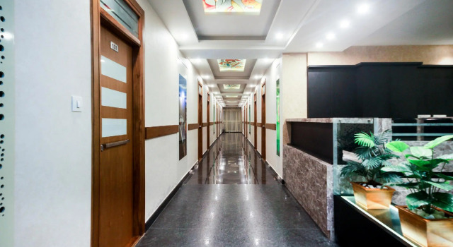 FabHotel Prime Suloka Towers - 500m from View point, Kaveri River, Prenota Hotel Hotel a Kushalnagar con parcheggio, Parcheggio