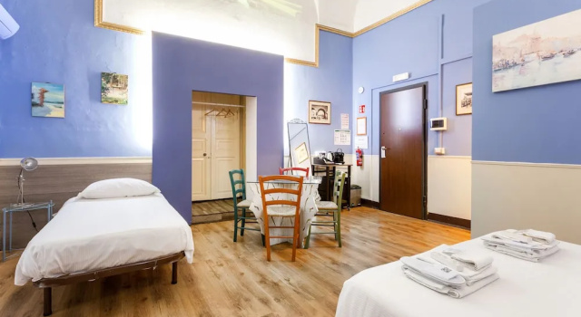 Standard triple chambre avec balcon et Vue sur la ville Lets B&B