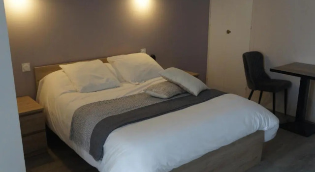 Les Rives de lAin, Book Hotel Hoteller i Burgund med parkering, Parkering