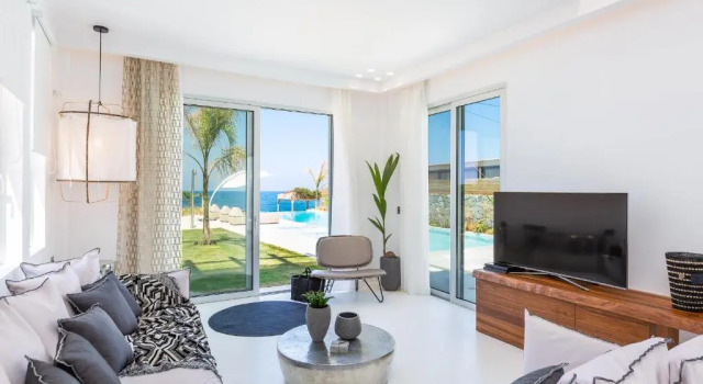 La Casa di Mare, Luxury Beach Front Villa with Private Pool, Whirlpools & Sauna, By ThinkVilla, Забронировать Отель Скалета Центральный Крит