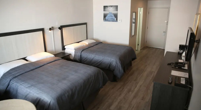 Четырёхместный номер Standard с балконом Motel Castille