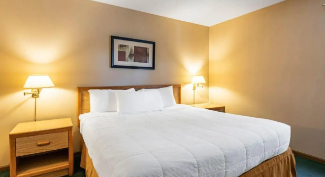Люкс Deluxe Americas Best Value Inn St. Marys
