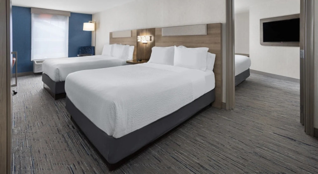 Люкс с 2 комнатами Holiday Inn Express Hotel & Suites Brattleboro by IHG