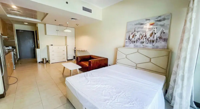 Yogi - Chic Studio with City Views in Goldcrest Views, Забронировать Апартаменты/квартира Дубай Эмират Дубай, рядом с Остановка трамвая Marina Towers