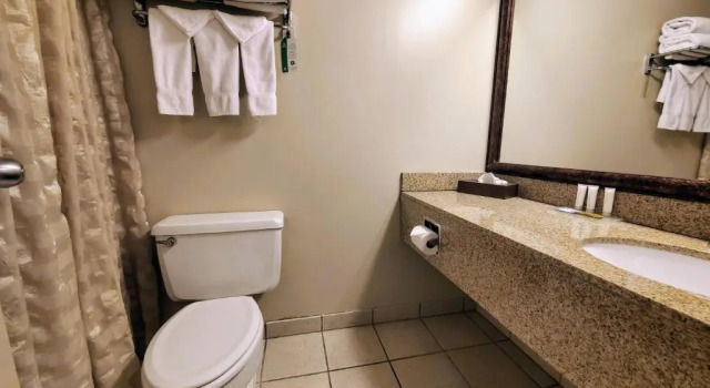 Номер Standard AmericInn by Wyndham Watertown