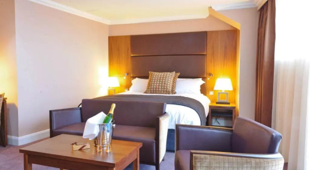 Полулюкс Rox Hotel Aberdeen by Compass Hospitality