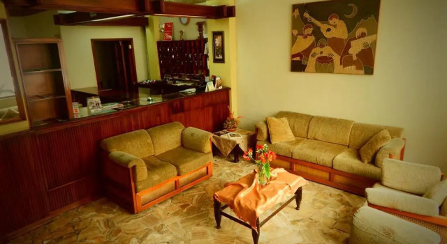 Hotel Atahualpa, Varaa Hotelli Hotellit Cuenca pysäköinnillä, lähellä San Blas square, Pysäköinti