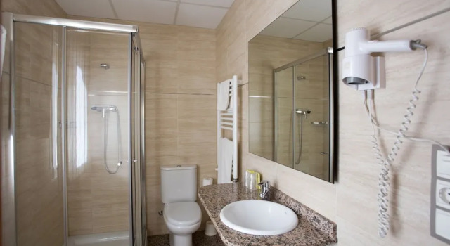 Четырёхместный номер Standard Hotel Marivella