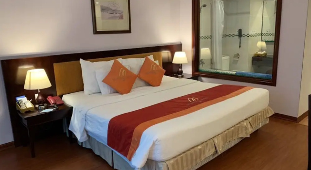 Двухместный номер Deluxe с балконом и с видом на сад Mondial Hotel Hue