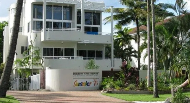 Latitude 16 Sunseeker Holiday Apartments, Prenota Appartamento Hotel a Queensland con piscina, Piscina