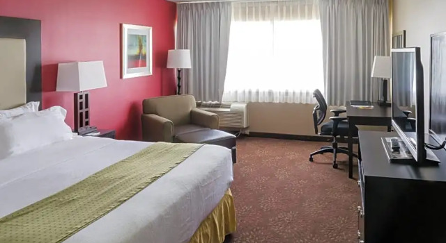 Двухместный люкс c 1 комнатой Holiday Inn Express Big Rapids by IHG
