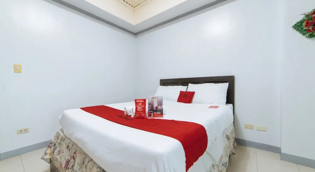 RedDoorz Plus @ Subic 2n2 Beach Resort Zambales, Rezerwuj Ośrodek wypoczynkowy Hotele w Olongapo z basenem, Basen